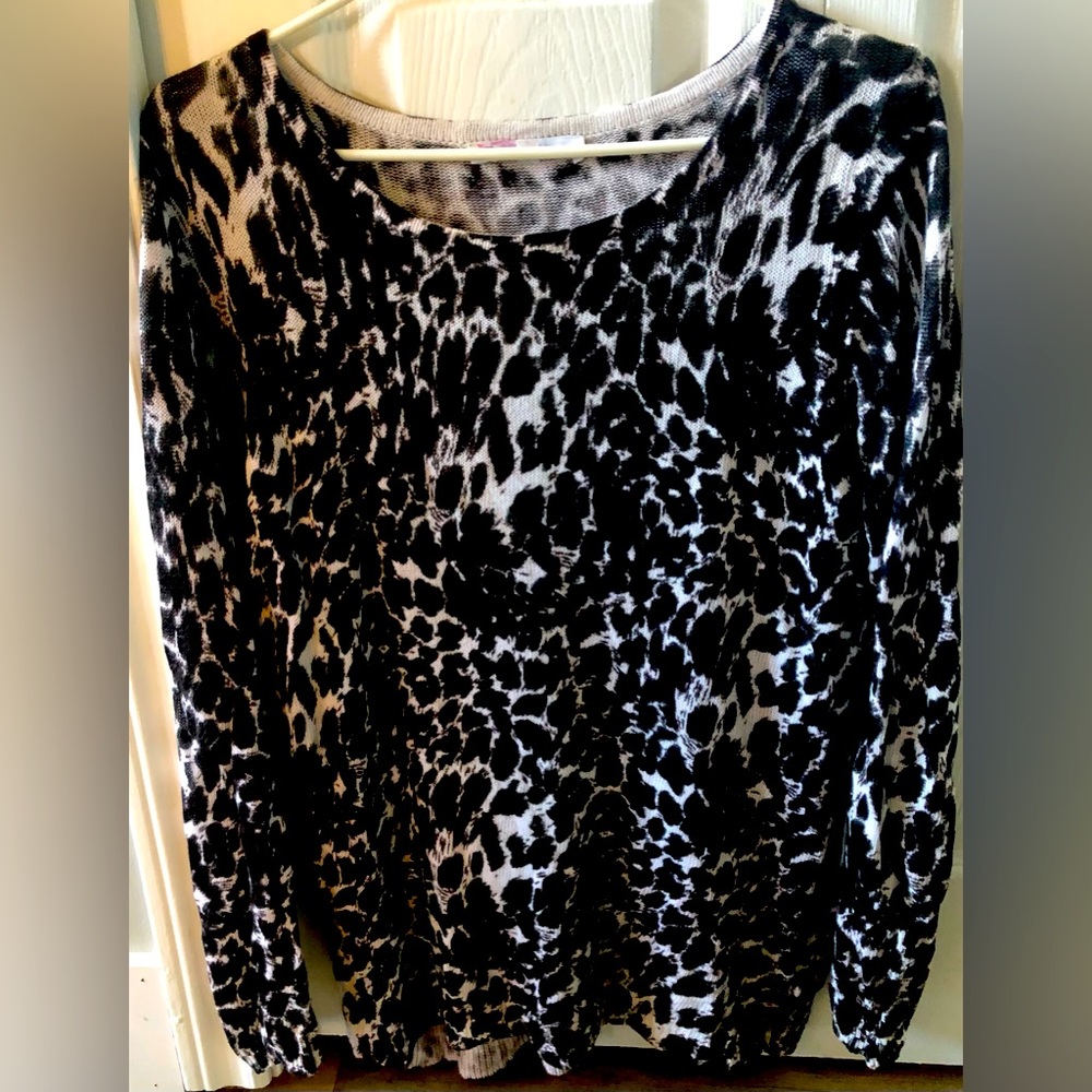 Ladies long sleeve top